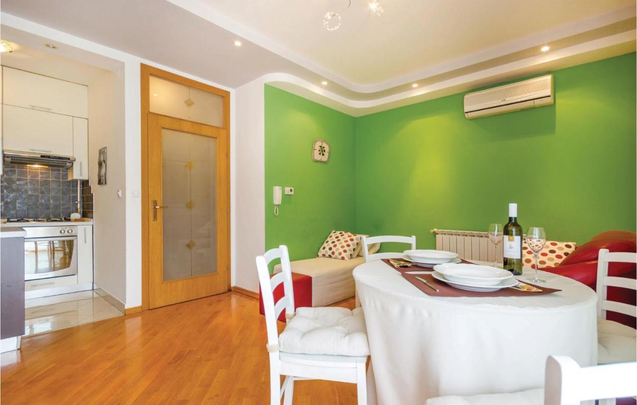 1 Bedroom Amazing Apartment In Rijeka Ngoại thất bức ảnh