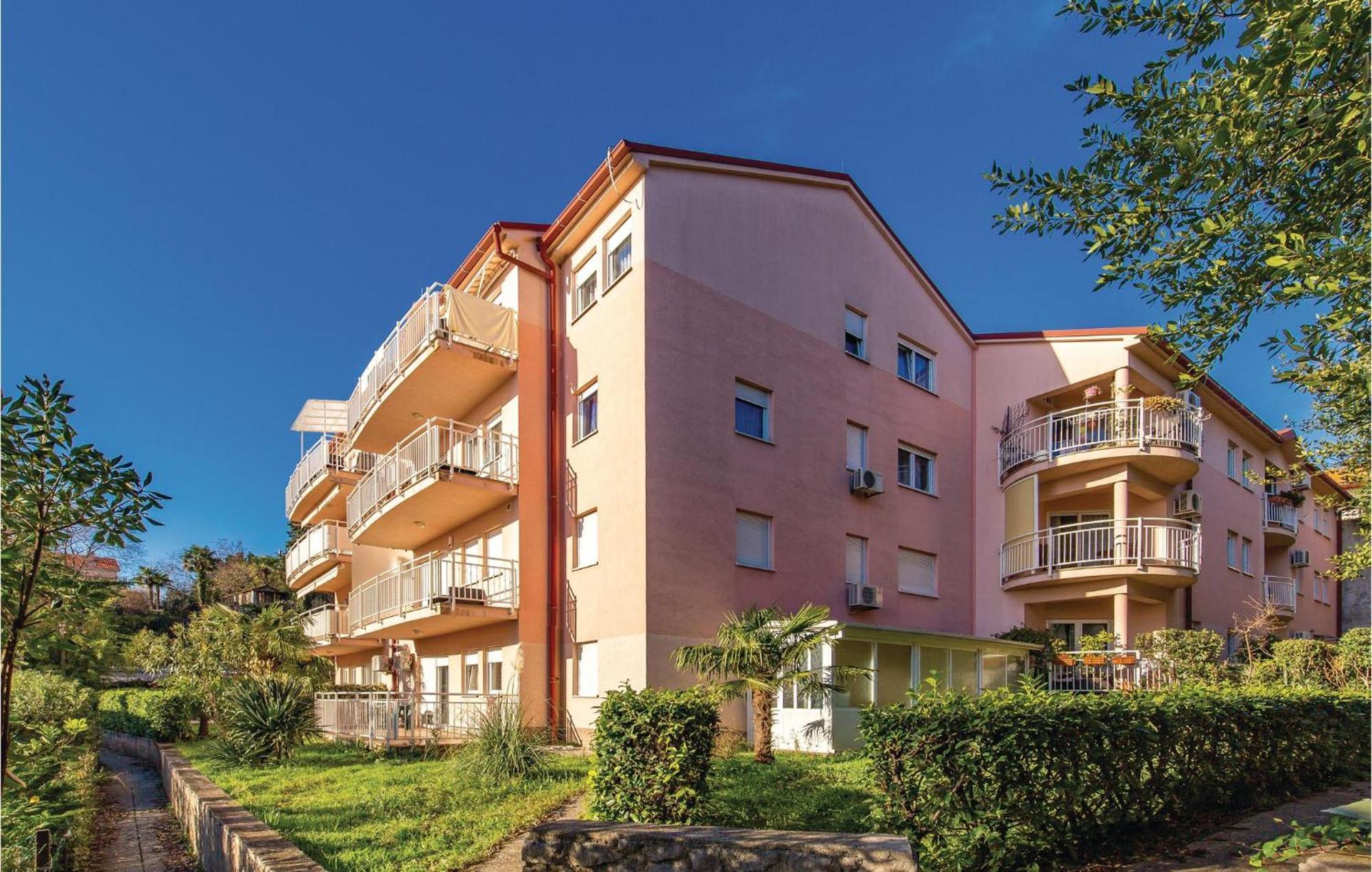 1 Bedroom Amazing Apartment In Rijeka Ngoại thất bức ảnh